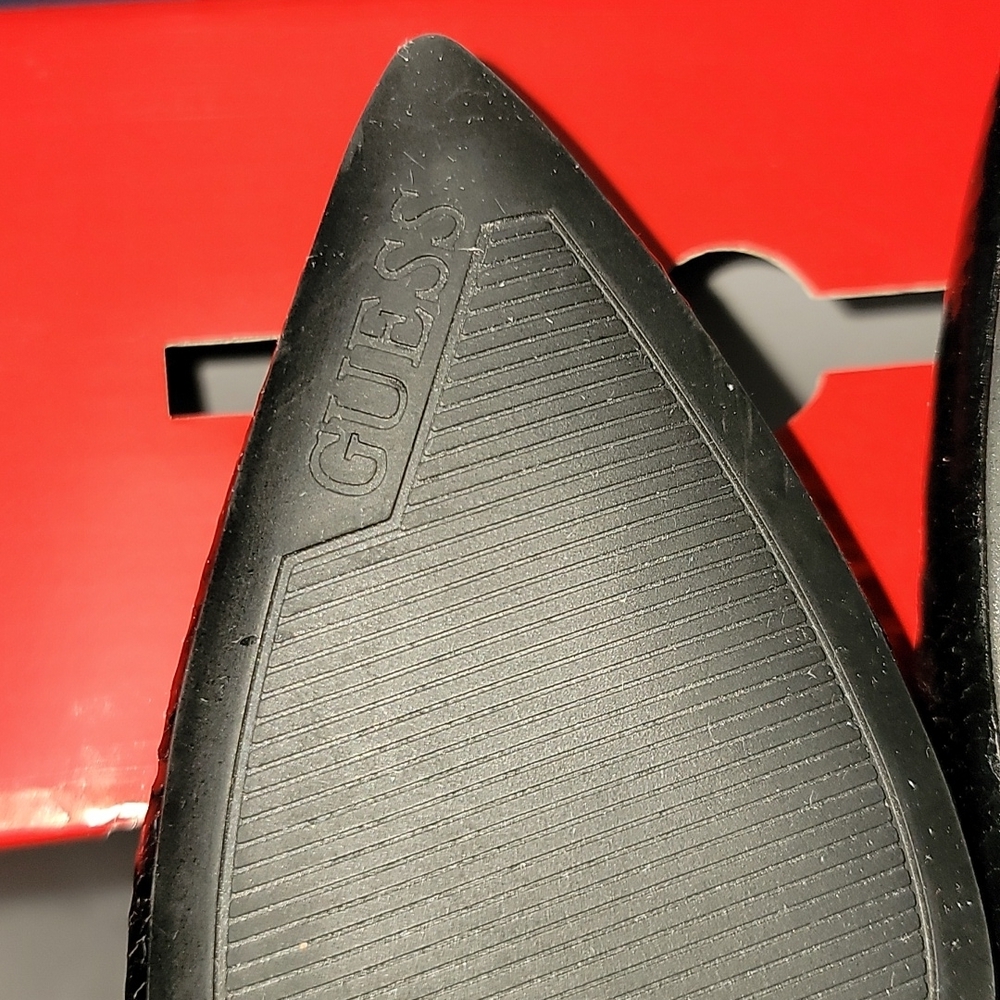 (W) Guess Black Chunky Heel - Picture 8 of 10